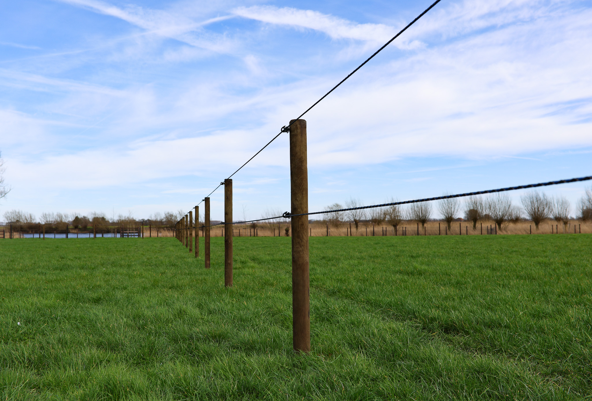 weidepalen bundel houten palen paardenafrastering Chevaldo Omheiningen